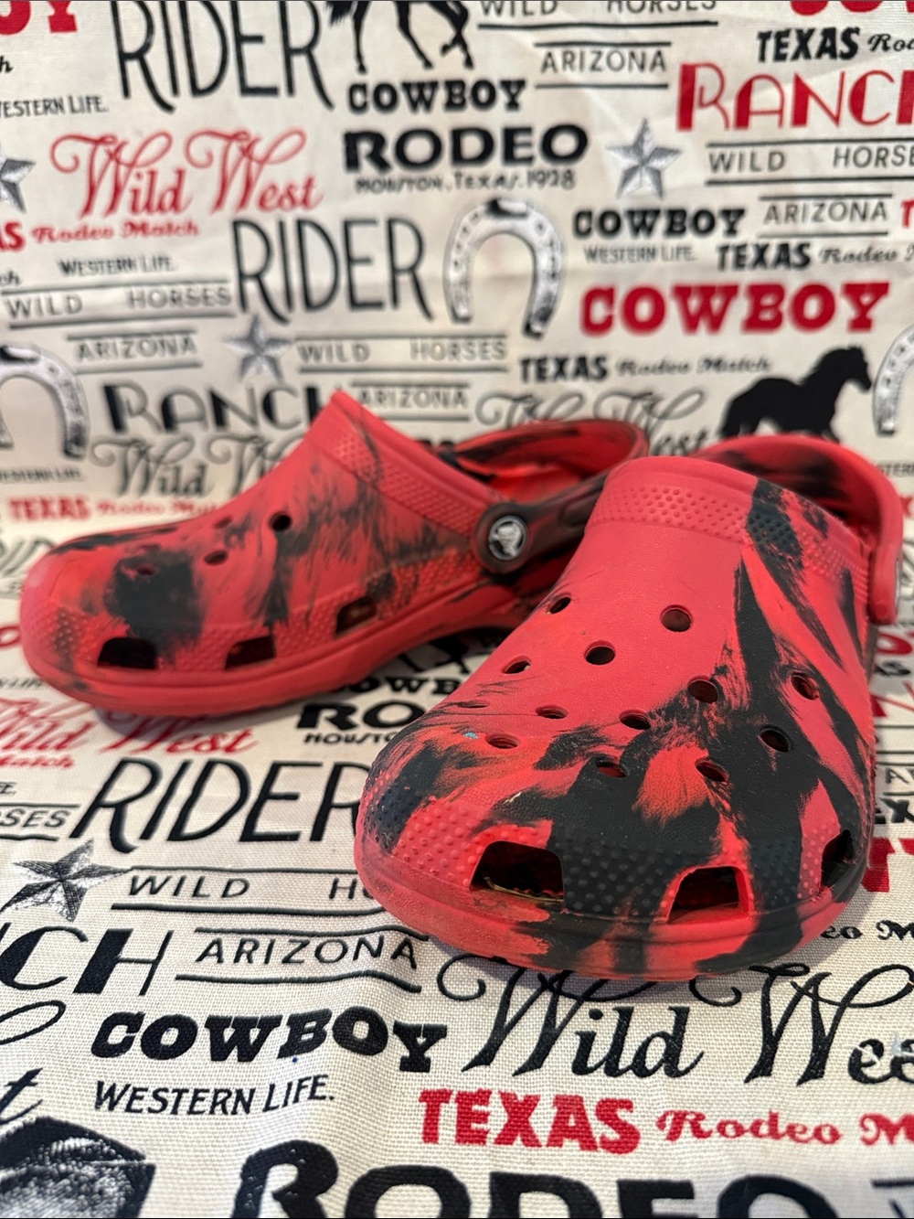 CROCS Red and Black Splash Kids Clogs
